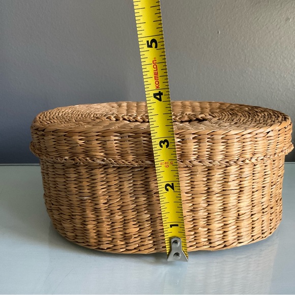 Vintage Sweetgrass Oval Lidded Basket - Picture 7 of 8